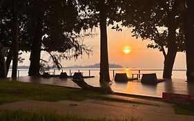 Marina Resort Koh Phayam Ranong